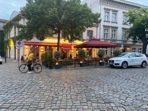 Φωτογραφία από το άλμπουμ του Altstadt Hotel στο Πότσνταμ