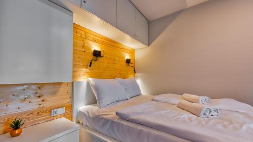 Postel nebo postele na pokoji v ubytování Apartament Pod Stogiem Izerskim - 5D Apartamenty