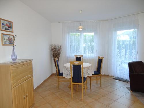 a dining room with a table and chairs at Ferienwohnungen Stranddistel - Apartments von 30 bis 75 qm in Zinnowitz