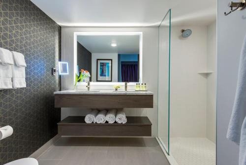 Ванна кімната в InterContinental St. Paul Riverfront, an IHG Hotel