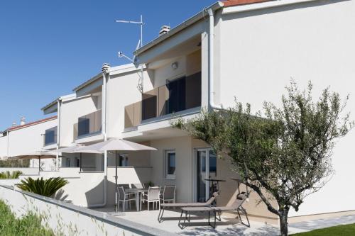 Beachfront Reiterer Villa V3 with Jacuzzi 30 meters from the Beach - CROWONDER LUXURY RENT