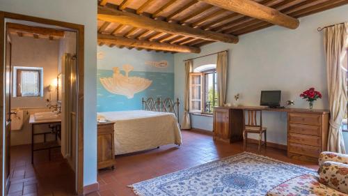 a bedroom with a bed and a sink in a room at FONTE CANNELLA 12&4, Emma Villas in Manciano