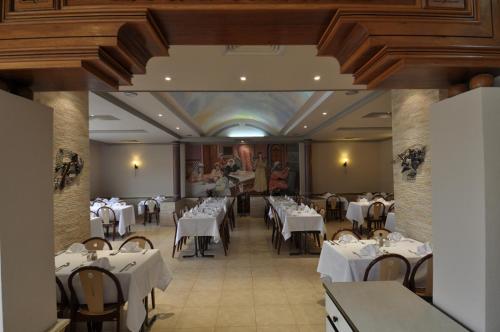 Ресторант или друго място за хранене в Hôtel Wassim