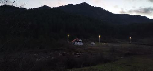 ein Haus inmitten eines Berges mit Lichtern in der Unterkunft Trebinje - Lastva - Vikendica Vukovic- in Trebinje