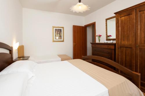 Ένα ή περισσότερα κρεβάτια σε δωμάτιο στο Borgo San Antonio & Borgo San Giuseppe by La Principina