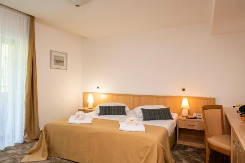 Кровать или кровати в номере Hotel Flores