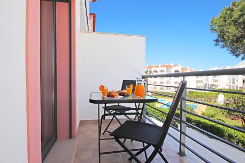 a balcony with a table and chairs on a balcony at Apartment Caracas 2 by Algarve Vacation in Albufeira