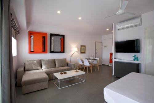 SYNATHENS APARTMENTS & STUDIOS
