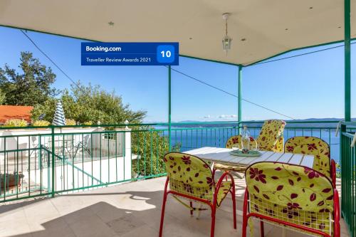 Imagen de la galería de Renovated Old Stone House, en Lokva Rogoznica