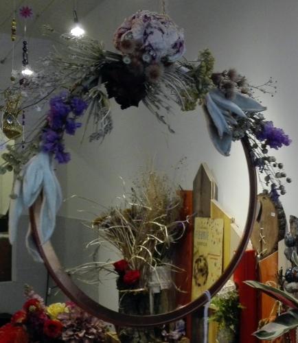 a mirror with a bunch of flowers on it at Les Terrasses de Saillans in Saillans