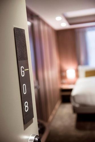 a door handle in a hotel room with a bed at Hougoumont Hotel Fremantle in Fremantle