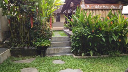 Κήπος έξω από το Putu home stay ubud