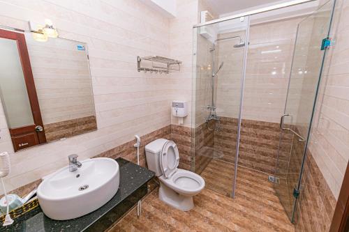 a bathroom with a toilet and a sink and a shower at Thang Lap Hotel in Da Lat