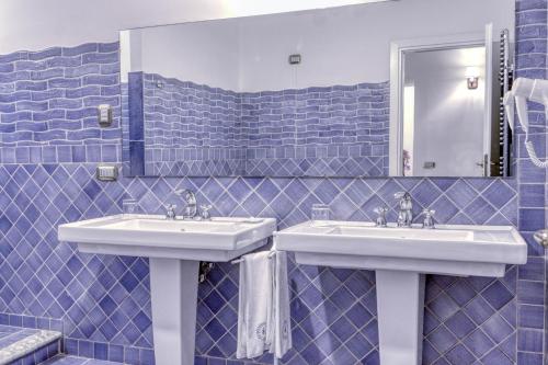 Un baño de Palazzo Confalone