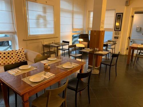 a dining room with tables and chairs in a restaurant at Hotel Rubicone in Savignano sul Rubicone
