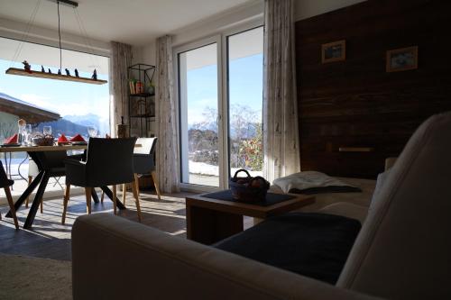 אזור ישיבה ב-Gschwendtalm Tirol - Luxus-Apartment für Ihre Auszeit