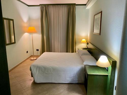 Ένα ή περισσότερα κρεβάτια σε δωμάτιο στο Park Hotel Imperatore Adriano