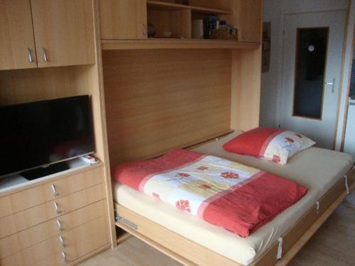 เตียงในห้องที่ La Prada - 2 Zimmerwohnung mit 40m2 für max. 3 Personen