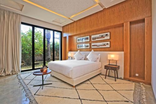 Krevet ili kreveti u jedinici u objektu deluxe villa a marrakech avec piscine chaufee