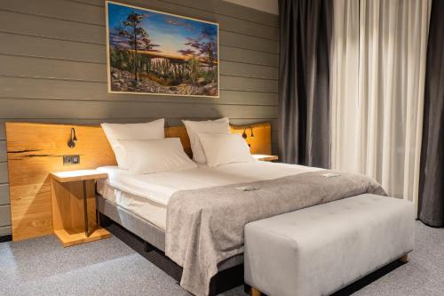 Un pat sau paturi într-o cameră la Sorola Village Park Hotel