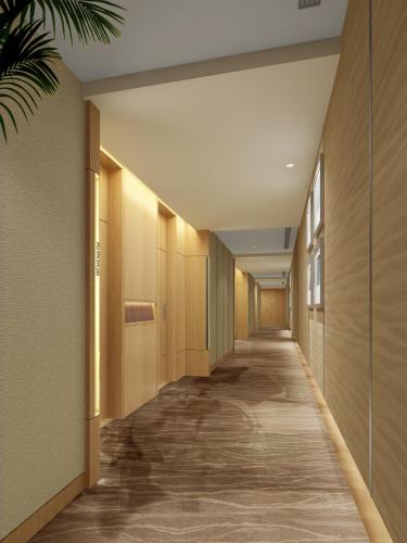 a corridor of an office building with a long hallway at Grand Skylight International Hotel Ganzhou Chang Zhen Avenue in Ganzhou