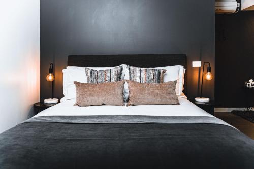 Кровать или кровати в номере Daylesford Spa Accommodation