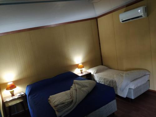 Tempat tidur dalam kamar di POSADA ALUC, se reserva solo con seña