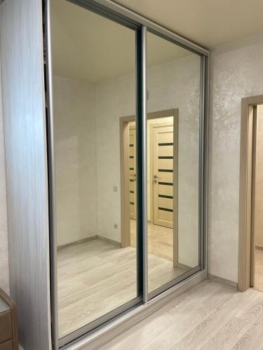 a large mirror in a room with a door at апартаменти люкс роксолани 16 in Truskavets