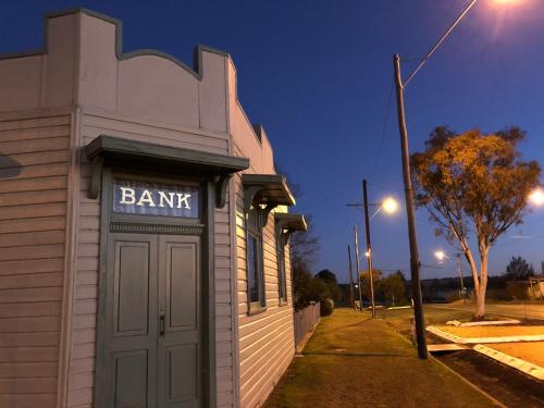 Gallery image of Holed up at the Bank in Deepwater