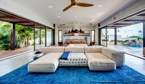 Tankah Tres Villa Sleeps 10 with Pool and Air Con