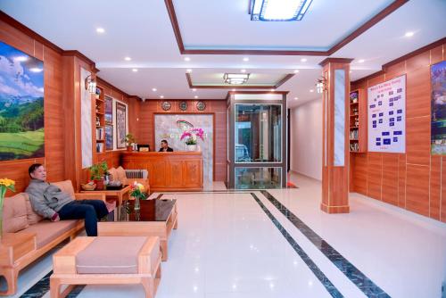 Lobbyen eller receptionen på Hung Vuong hotel