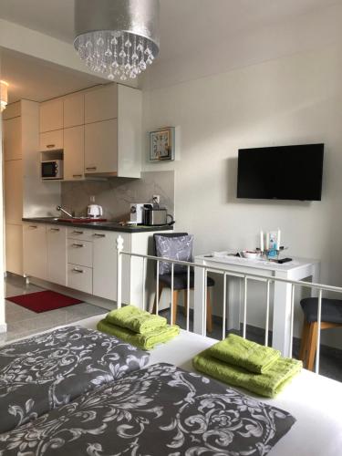 Apartment by Marioにあるキッチンまたは簡易キッチン