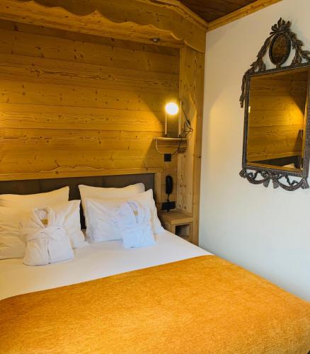 a bedroom with a bed with a wooden wall at Coeur des Neiges in Saint-Gervais-les-Bains