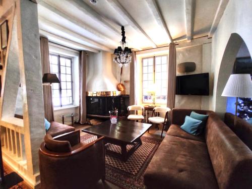a living room with a couch and a table at Coeur des Neiges in Saint-Gervais-les-Bains