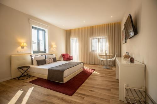 a bedroom with a bed and a desk in it at MyStay Matosinhos Centro in Matosinhos