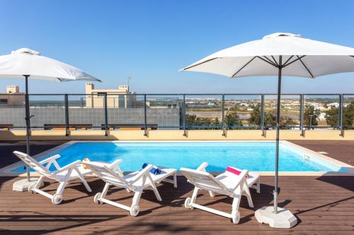 Privilege Apartment Galichet with Rooftop Pool, Village Marina - Olhão