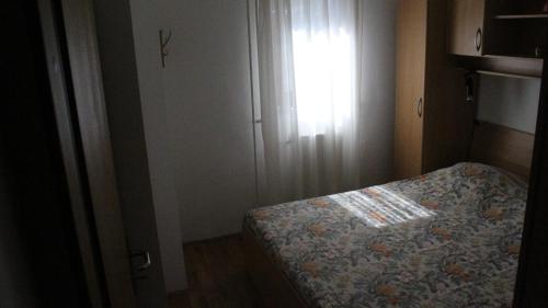 Apartman 100m2, full opremljen, privatni parking.