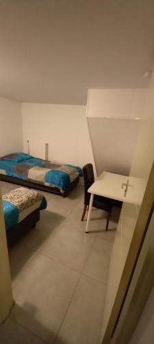 Un pat sau paturi într-o cameră la 74 Pijnboomstraat