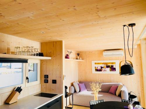 a kitchen and living room in a tiny house at Ecobeachvilla Buqez 9 in Pakoštane