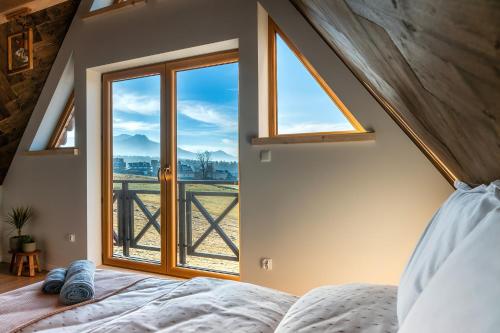 Postel nebo postele na pokoji v ubytování DOMEK W UBOCY z widokiem na Giewont "Jacuzzi i Sauna w ofercie dodatkowo płatnej"