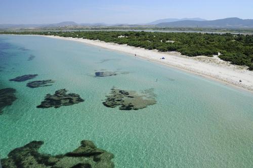 an aerial view of a beach with a group of islands at Casa relax Nasiu in Perdaxius