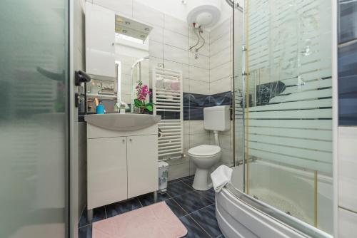 Koupelna v ubytování Premium Center Apartments