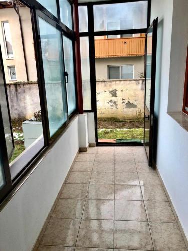 an open door to a room with windows at Apartament Confort - Baile Olanesti in Băile Olăneşti