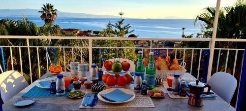 Φωτογραφία από το άλμπουμ του Ninfa Sul Mare Apartments 50 M E T R I dal Mare Best Breakfast and Free Parking σε Capo Vaticano