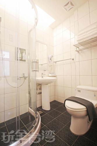 a bathroom with a toilet and a sink and a shower at 樂客2館 in Hsia-shih