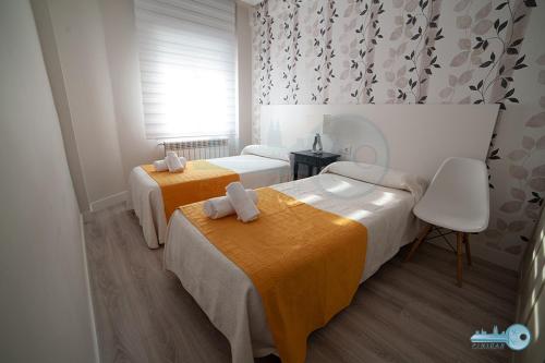 a hotel room with two beds and a window at Apartment muy céntrico y diseño moderno 7' Laurel Vivienda de uso Turístico in Logroño