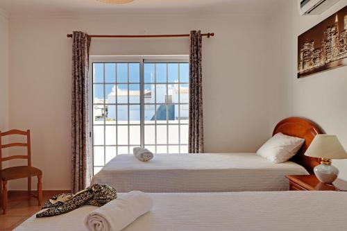Uma cama ou camas num quarto em Villa do Mar - Galé