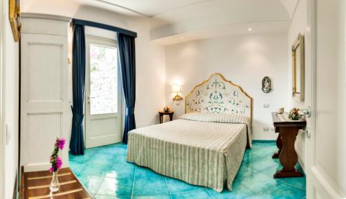a hotel room with a bed and a window at Villa San Cosma in Ravello