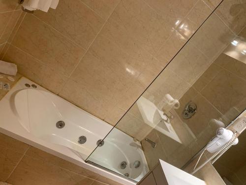 Un baño de Punta del Este Shelton Hotel