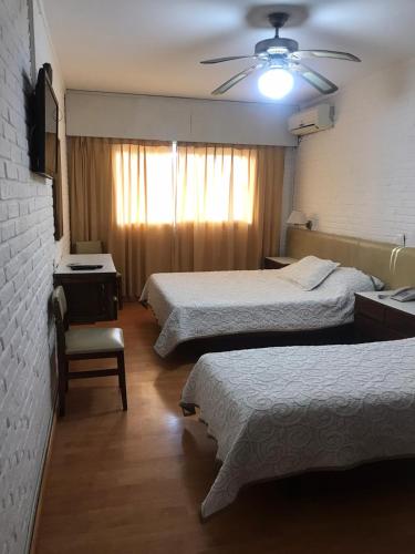 Una cama o camas en una habitación de Punta del Este Shelton Hotel